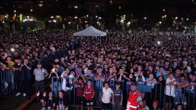 Süper Kupa Finali’ni Millet Bahçesi’nde İzlediler, 4-0’lık Kupa Zaferini Böyle Kutladılar