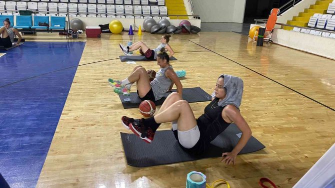 Turgutlu Belediyesi Kadın Basketbol Takımı Parkeye İndi