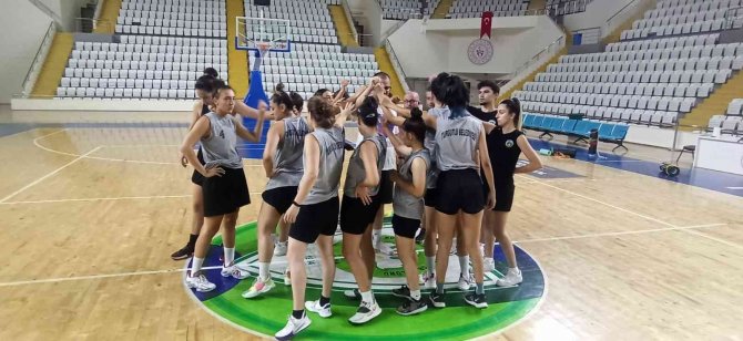 Turgutlu Belediyesi Kadın Basketbol Takımı Parkeye İndi