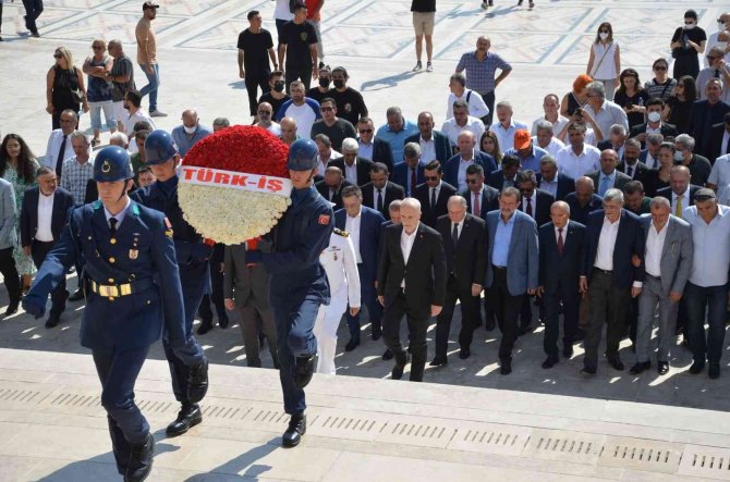 Türkiye İ̇şçi Sendikaları Konfederasyonu Türk-i̇ş 70 Yaşında