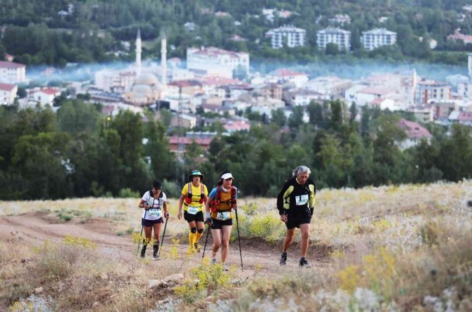 Türkiye’nin İlk Uluslararası Ultra Sky Trail Maratonu Van’da Başladı