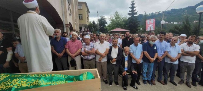 Kız İsteme Dönüşü Kazada Ölen Anne İle Oğlu Son Yolculuğuna Uğurlandı