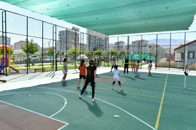 Yeşilyurt’ta Voleybol Kursuna İlgi