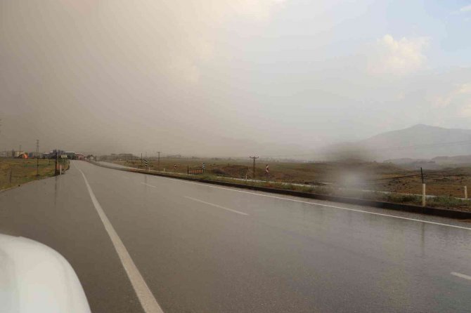 Hava Sıcaklığı 40 Dereceye Dayanmıştı, Iğdır’da Aniden Bastıran Yağmur Korkuttu