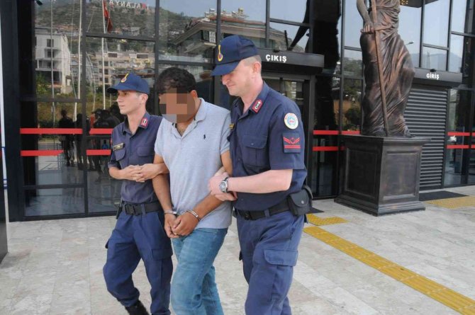 Motosiklet Çalan İki Kişiden Biri Tutuklandı