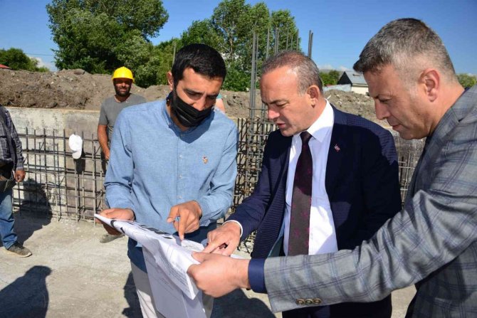 Vali Öner, İ̇l Özel İ̇daresi Asfalt Plent Tesisi İle Ardahan Tekstil Atölyesi İnşaatında İncelemelerde Bulundu