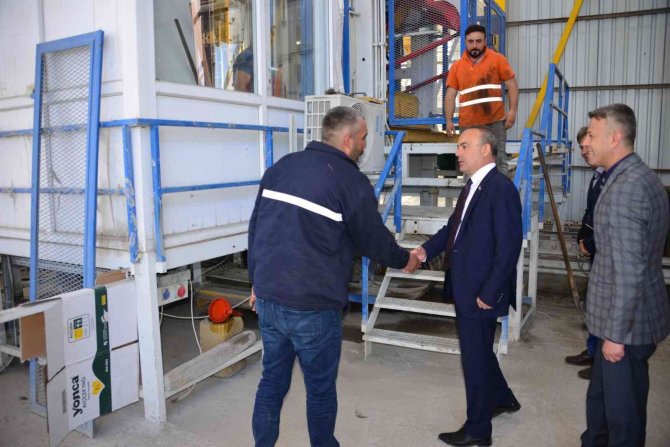 Vali Öner, İ̇l Özel İ̇daresi Asfalt Plent Tesisi İle Ardahan Tekstil Atölyesi İnşaatında İncelemelerde Bulundu