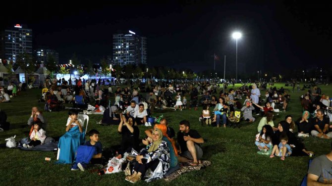 Başakşehir Millet Bahçesi’nden Unutulmaz Filmlerin Müzikleri Yükseldi