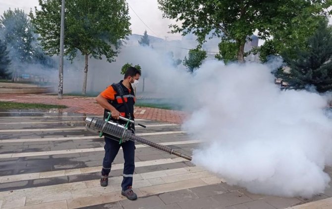 Batman’da 16 Bin Baca Kapağı Tek Tek Açılarak İlaçlandı