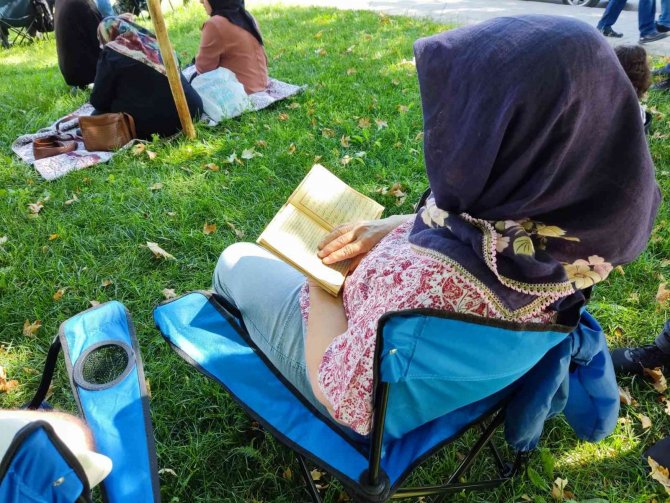 Memur Adayları Salonlarda, Yakınları Dışarıda Sınav Heyecanı Yaşadı