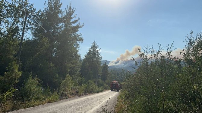 Burdur’da Orman Yangınına Havadan Ve Karadan Müdahale Sürüyor