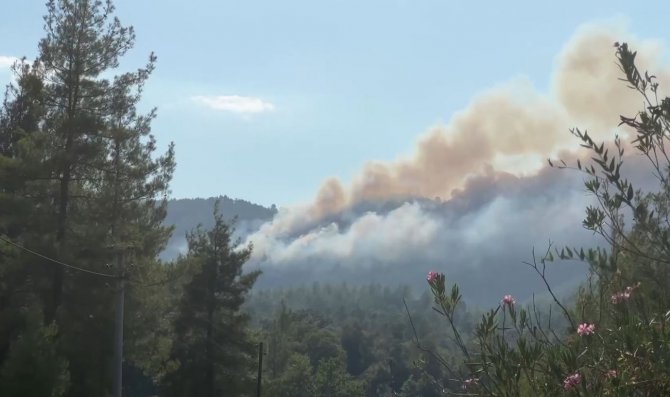 Burdur’da Orman Yangınına Havadan Ve Karadan Müdahale Sürüyor