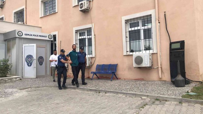 İ̇ki Noktada Kasıtlı Yangın Çıkaran Zanlı Yakalandı