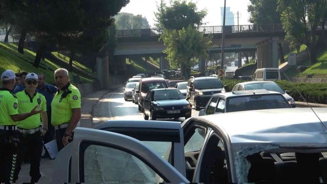 Bursa’da Akıl Almaz Olayda, Köprüden Atlayan Kişi Otomobilin Üzerine Düştü: 3 Yaralı