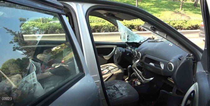 Bursa’da Akıl Almaz Olayda, Köprüden Atlayan Kişi Otomobilin Üzerine Düştü: 3 Yaralı
