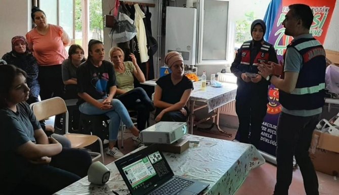En İ̇yi Narkotik Polisi Anne Eğitimleri Sürüyor