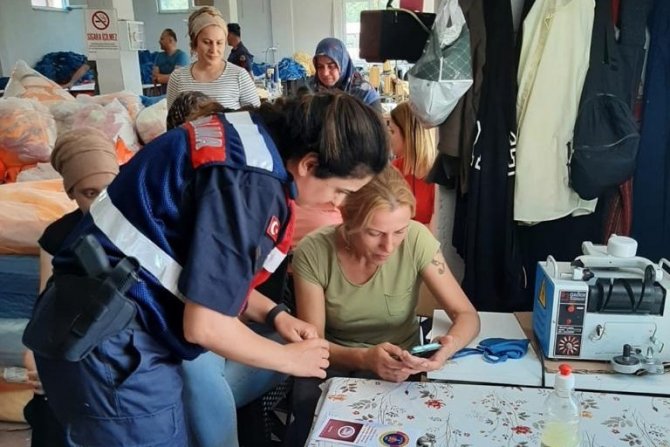Kadınların Telefonlarına Kades Yüklendi
