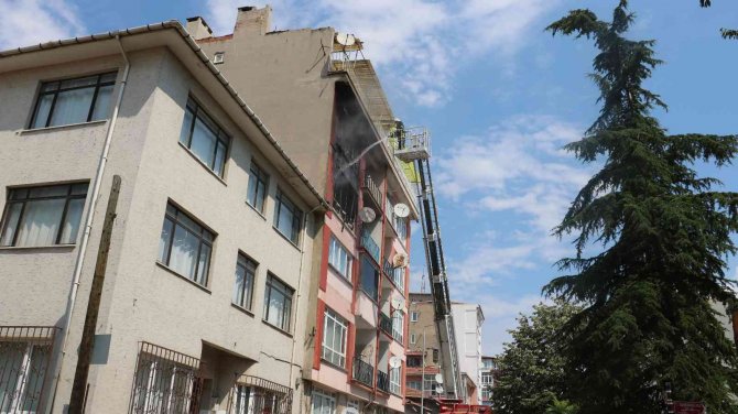 Yangında Can Pazarı: İ̇tfaiye Ekipleri Zamanla Yarıştı