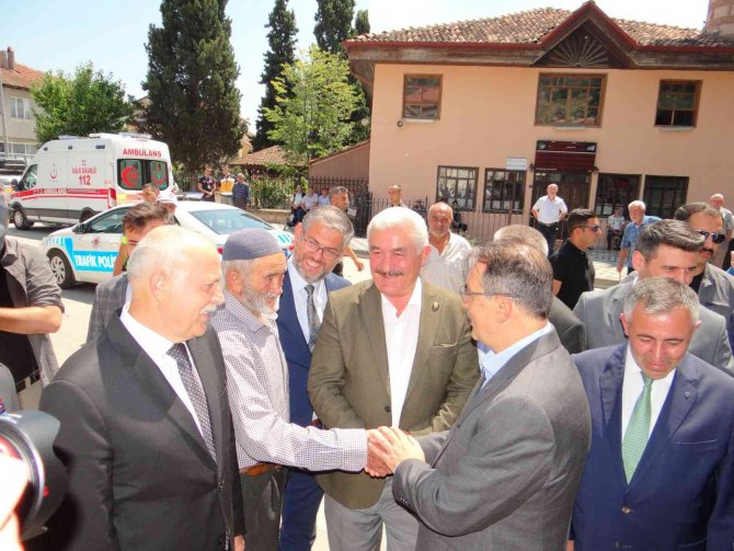 Enerji Ve Tabii Kaynaklar Bakanı Dönmez Selden Etkilenen Köylerin Muhtarıyla Bir Araya Geldi
