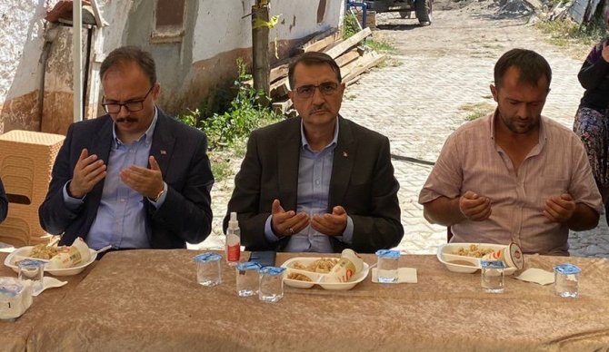 Bakan Dönmez, Selden Etkilenen Çiftçi Ve Köylülere Müjdeyi Verdi