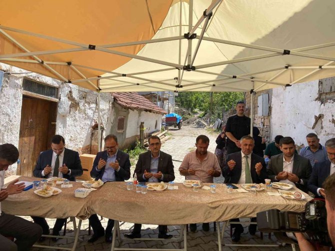 Bakan Dönmez, Selden Etkilenen Çiftçi Ve Köylülere Müjdeyi Verdi