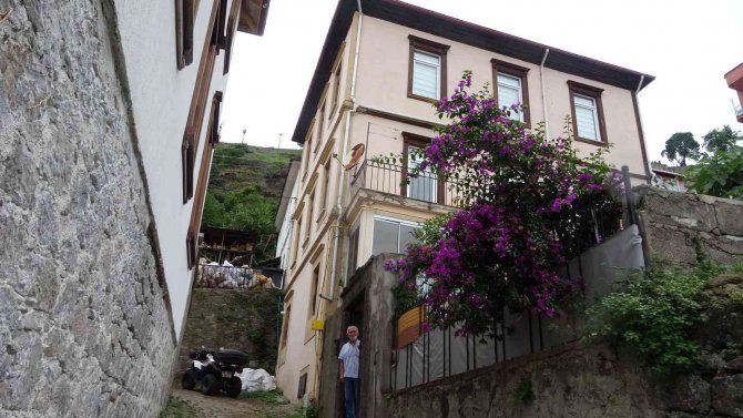 Asırlık Evde Sergilenen Tarihi Eşyalarla Zamanda Yolculuk