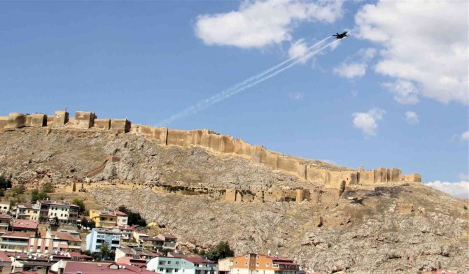 Gökyüzünün Çelik Kanatları Bayburt Semalarında