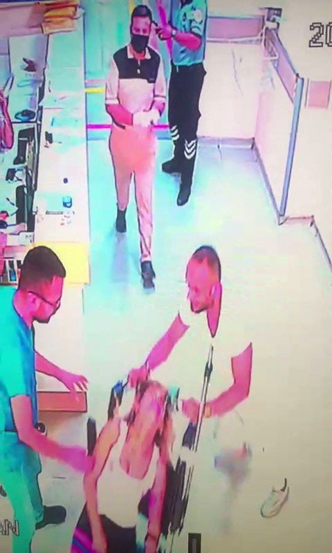 Kadıköy’de Silahla Vurduğu Elif Güneş’i Hastaneye Götüren Zanlı Kamerada