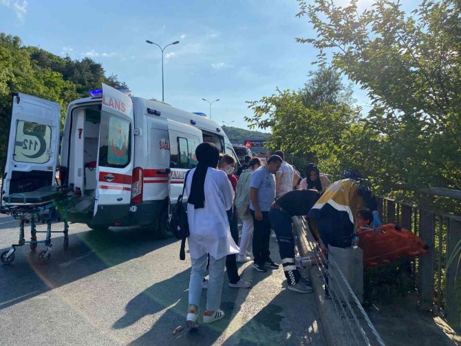 Sarıyer’de İçi Yolcu Dolu Minibüsle Cip Çarpıştı: 10 Yaralı