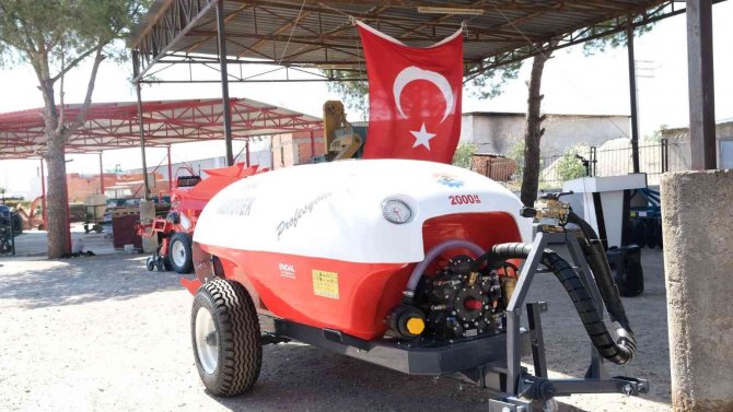 Çiftçilere 1 Milyon 300 Bin Tl Makine Ve Ekipman Desteği