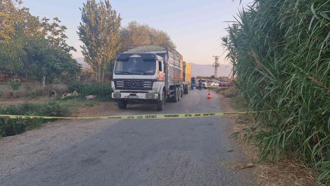İ̇zmir’de İki Kamyonun Arasında Sıkışan Şahıs Hayatını Kaybetti
