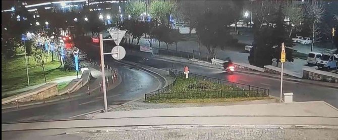 İ̇stanbul’da Genç Kıza Kapkaç: Kapkaççıları Motordaki Etiket Yakalattı