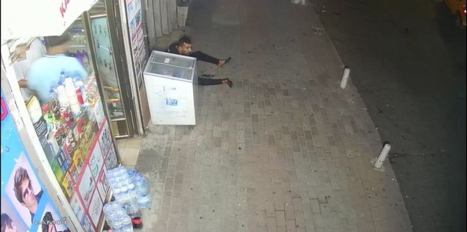 Kağıthane’de ‘Laf Atma’ Kavgası: Kemerler, Bıçaklar Havada Uçuştu