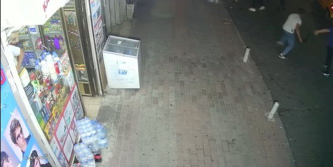 Kağıthane’de ‘Laf Atma’ Kavgası: Kemerler, Bıçaklar Havada Uçuştu