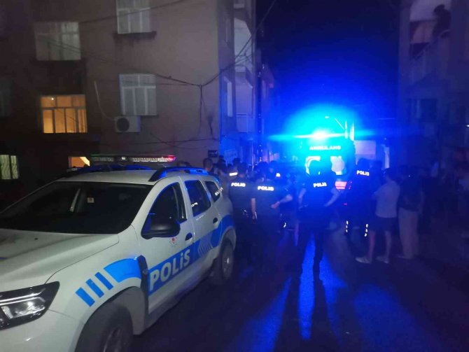Kavgaya Müdahale Ederken 2 Metre Yüksekten Düşen Polis Yaralandı