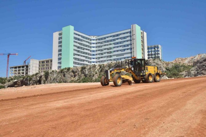 Antalya Şehir Hastanesi’ne Ulaşımı Sağlayacak Sathi Asfalt Çalışmalarını Tamamlandı