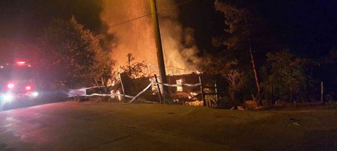 Müstakil Ev Alev Alev Yandı