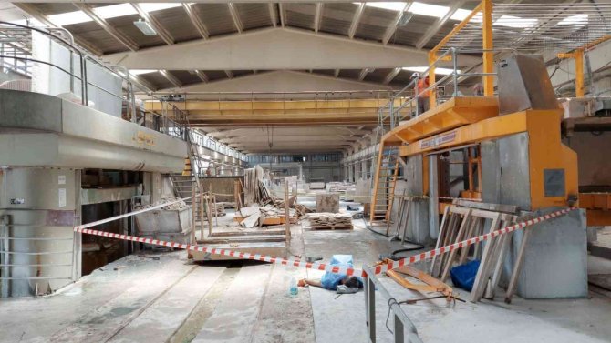 Mermer Plakanın Altında Kalan Yabancı Uyruklu İşçi Hayatını Kaybetti