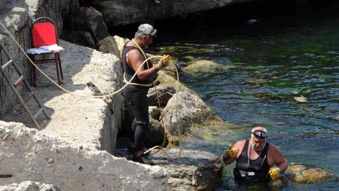 Maltepe Sahili’nde Batan Geminin Parçaları Karaya Çıkartıldı