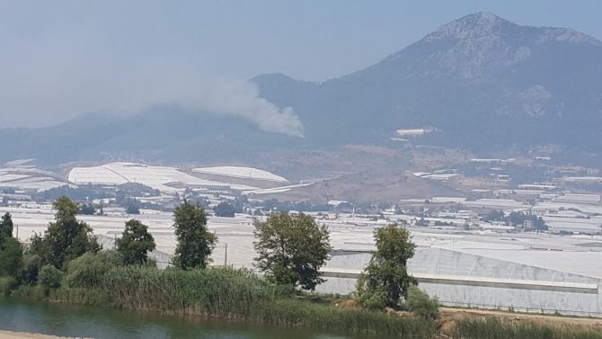 Mersin’de Orman Yangınına 2 Uçak Ve 5 Helikopterle Müdahale Ediliyor