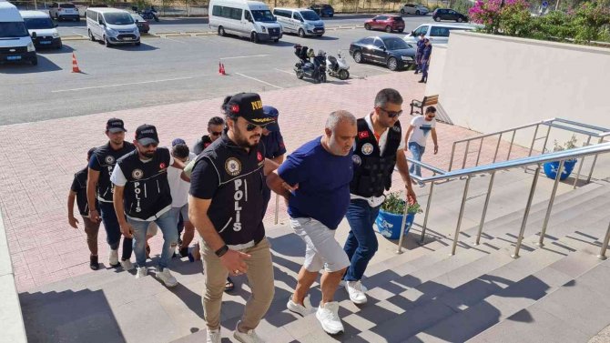 Film Gibi Uyuşturucu Operasyonunda 4 Tutuklama