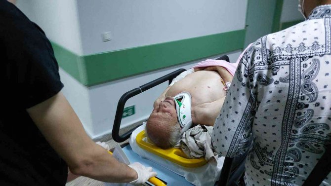 Anahtarı Evde Unutan Emekli Öğretmen Eve Girmek İsterken Havalandırma Boşluğuna Düştü