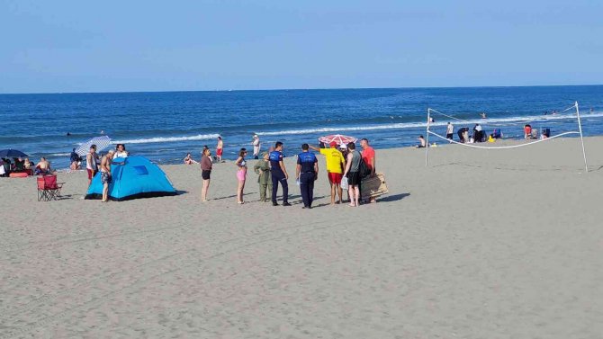 Denizde Boğulma Tehlikesi Geçiren Genç Hastanelik Oldu