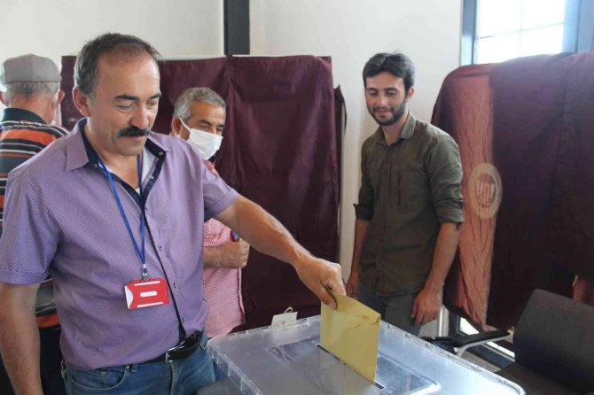 Sinop’ta Chp İ̇l Başkanlığından Düşürülen Yüksel Yeniden Seçildi