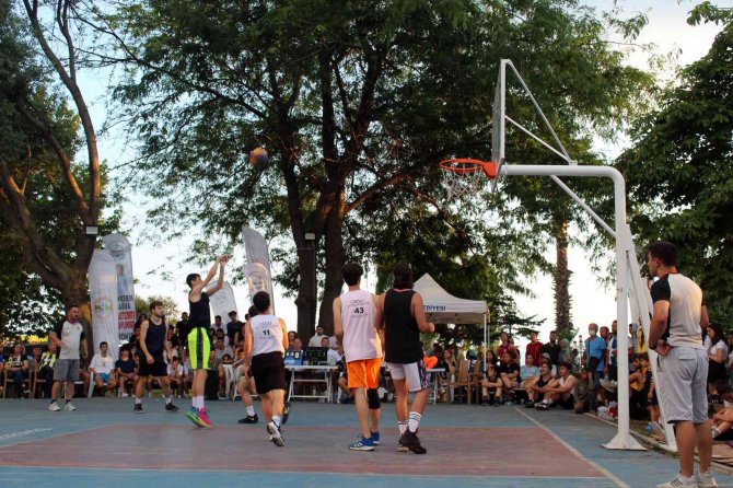 Berkay Akbaş Sokak Basketbol Turnuvası Sona Erdi