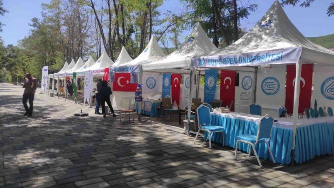 Tatvan’da 9 Üniversite Tanıtım Standı Kurdu
