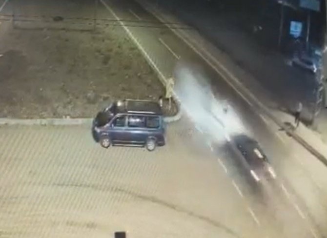 Yolun Karşısına Geçmek İsterken Canından Oldu, Kaza Kameraya Yansıdı