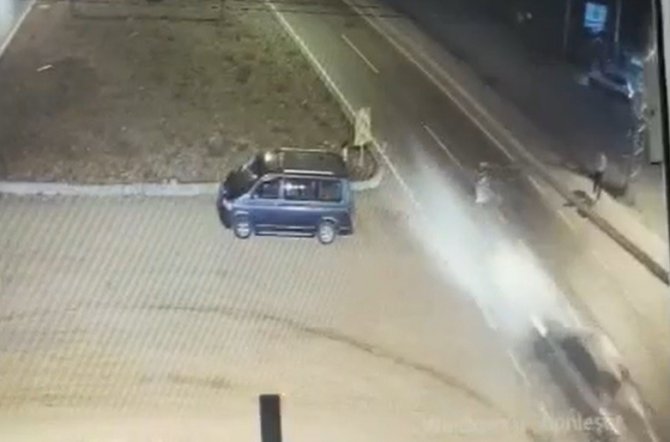 Yolun Karşısına Geçmek İsterken Canından Oldu, Kaza Kameraya Yansıdı