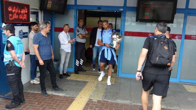 Trabzonspor Trabzon’a Süper Kupayla Döndü