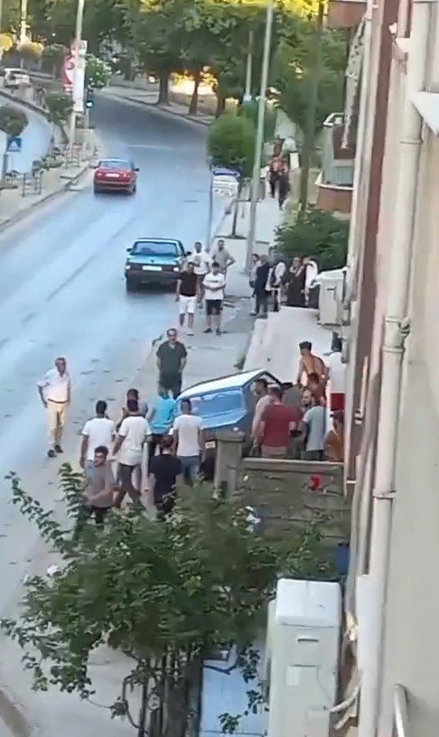 Yalova’da Makas Atan Otomobil Kaza Yaptı